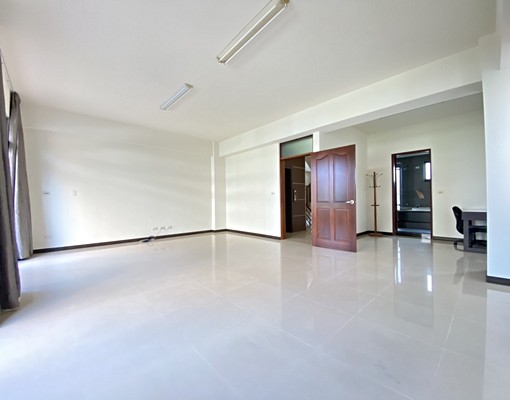 烏日雙平車六房電梯別墅✅報稅戶籍✨室內92坪烏日高鐵特區✨ - Image 7