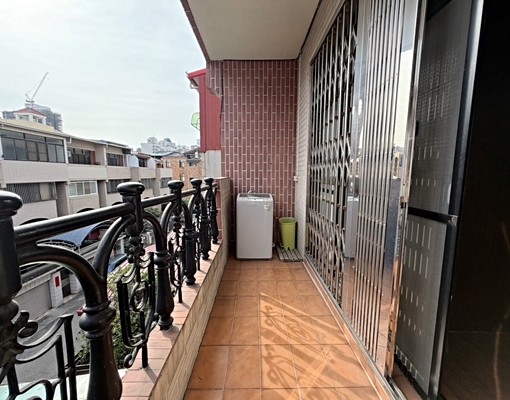 華美街大套房-更衣室-衛浴開窗-大陽台-可貓-機車位-飲水機 - Image 5