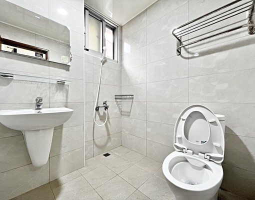 整棟全新🔥大面積採光機車位🔥陽台獨洗衛浴開窗 - Image 9