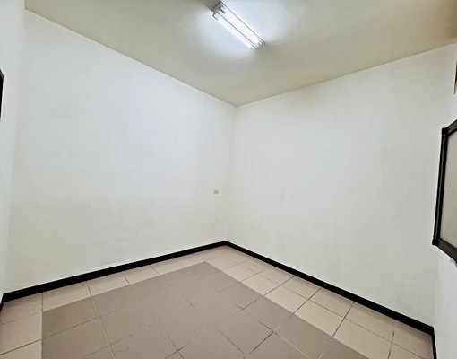 ⭐️三重區國道路🏢重新裝潢兩房店面👑住辦可門口好停車⭐️ - Image 5