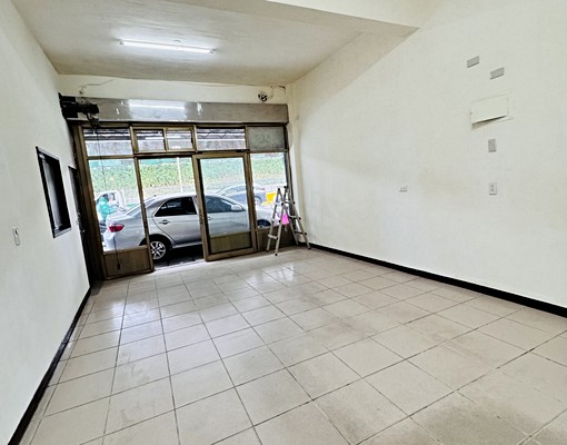 ⭐️三重區國道路🏢重新裝潢兩房店面👑住辦可門口好停車⭐️ - Image 3