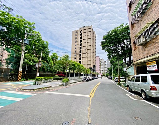 近二橋國小3房+平面車位~可租補 - Image 3