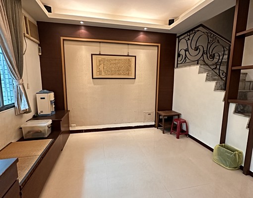 整棟稀有大空間五房│遮雨前院停車 - Image 2