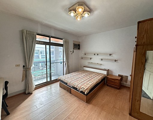 整棟稀有大空間五房│遮雨前院停車 - Image 4