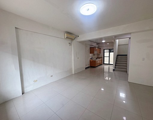 近68|可租補可報稅|整棟出租|家庭,公司合租|門前停車 - Image 3