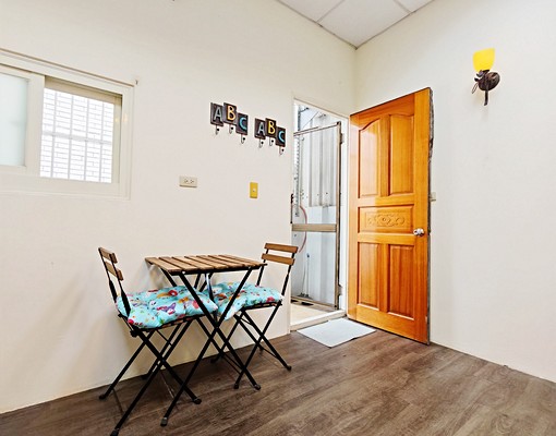 逢甲商圈🍎超大一房一廳✅門前停機車✅大陽台獨洗✅兩張雙人床 - Image 9