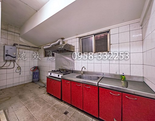 北屯前院停車🚗4房免管理費👋稀有透天鬧中取靜🏡家具可談 - Image 4