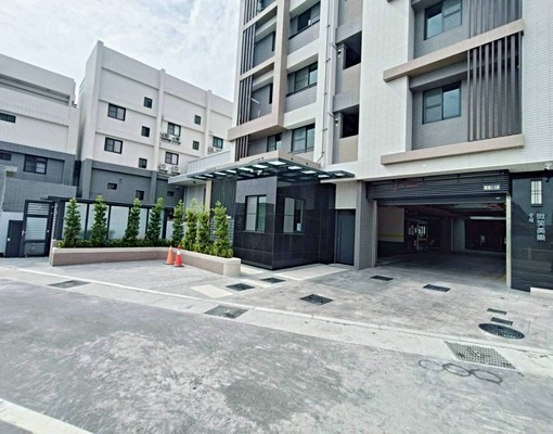 梧棲全新入住|2房+超大露台+平面車位|毛孩友善! - Image 2