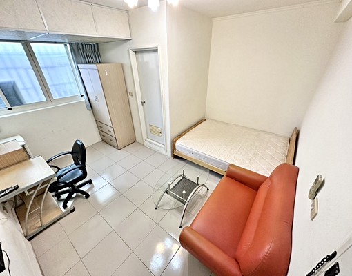 中國醫⭐可租補超便宜套房沙發整面採光超便宜衛浴開窗 - Image 2