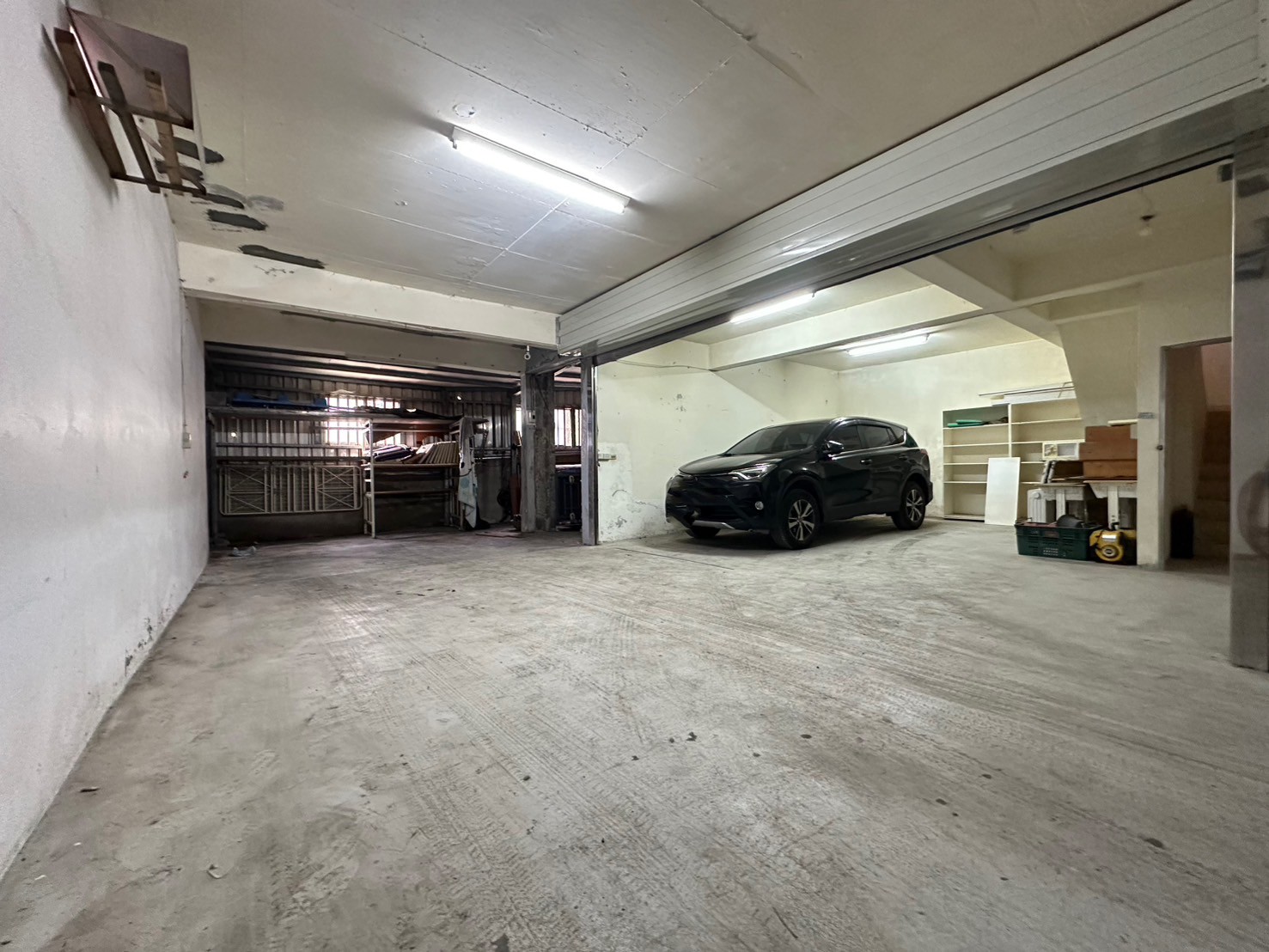 明湖透天💯車庫三車位💯門前平地、綠意盎然