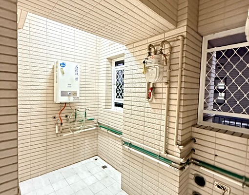 新莊歐洲村邊間大四房全新整理 - Image 14