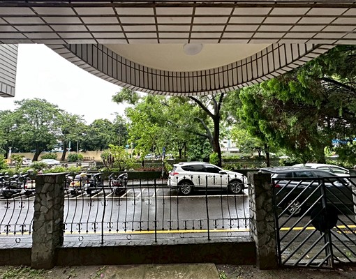 住店兩相宜/大面寬店面/使用面積大 - Image 1