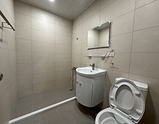 住店兩相宜/大面寬店面/使用面積大 - Image 9