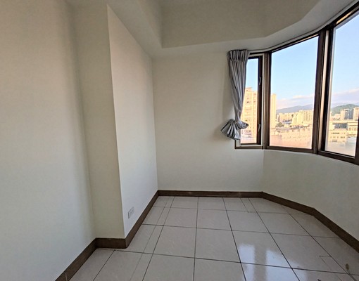 錦繡中國~近軍功國小4房全配+平車~可租補 - Image 5