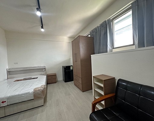 鄰近勤益科技大學龍大地透天套房出租多間可選可租補門口可停機車 - Image 2