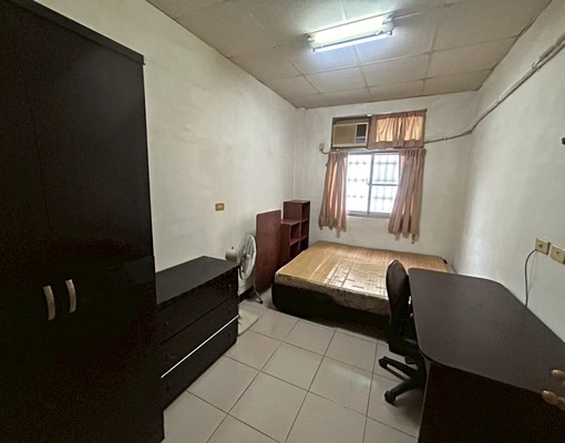 中華南路一段與大同路口附近套房家具家電全6500元 - Image 1