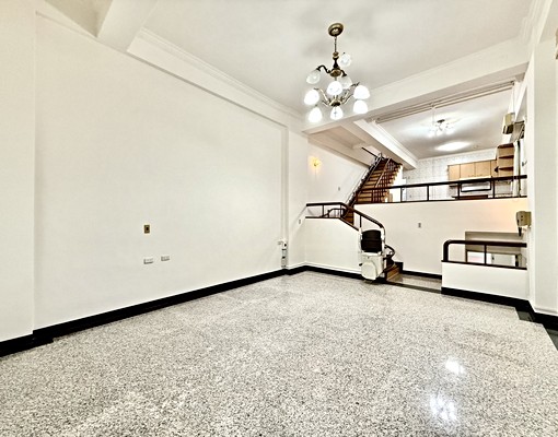 惠文高中獨棟透天✨室內車庫✨可租補戶籍寵物✨可營登自住 - Image 4