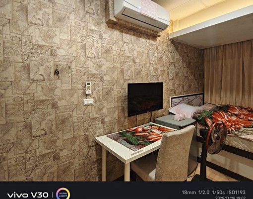 近汐科和南港軟體科學園區,大同路和中興路路口,生活超方便. - Image 1