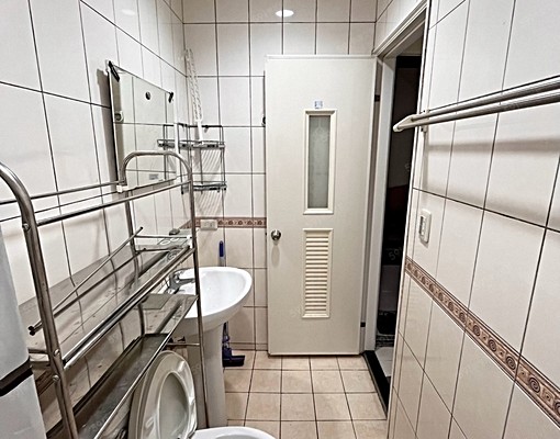 近東門站小資族溫馨獨立走道窗套房可代收垃圾 - Image 8