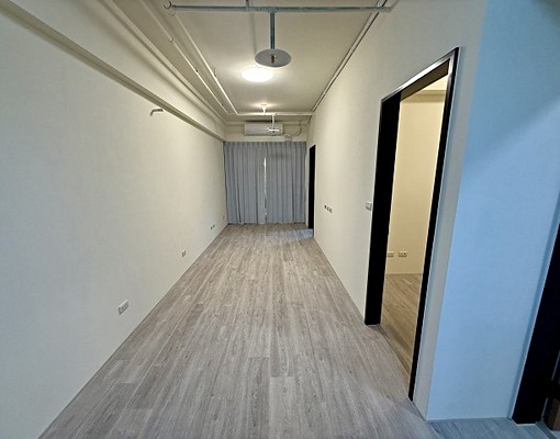 全新電梯三房+車位.空屋附冷氣.可租補.近興仁夜市.免仲介費 - Image 1