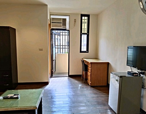 近火車站/加工區/矽品、有私人陽台套房 - Image 1