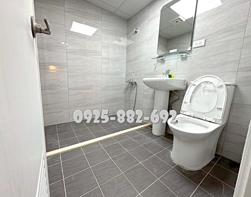 ◣近巨城商圈◥警衛管理電梯大套房有流理台/平面車位 - Image 8