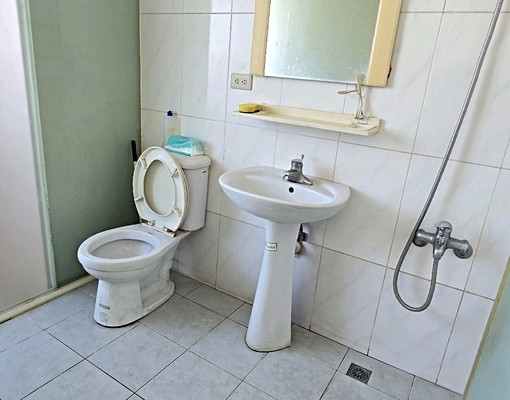 高樓景觀套房,代收包裹及垃圾 - Image 3