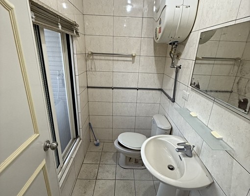 【獨立洗衣機】金山街前段電梯大樓&獨立陽台洗衣機小資套房出租 - Image 9