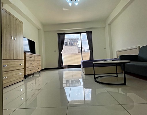 站前透天陽台套房 - Image 6