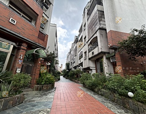 北屯區透天✨雙鐵3房平車位✨有管理室+垃圾處理 - Image 1