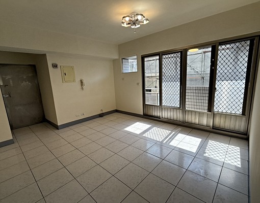 忠孝夜市近市政府~電梯華廈亮麗3房採光佳 - Image 4