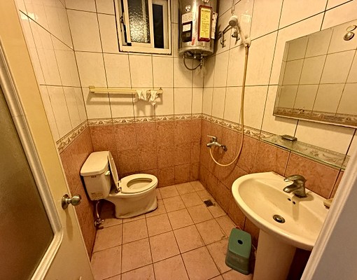 近中壢市中心.火車站旁.透天網路便宜套房 - Image 6