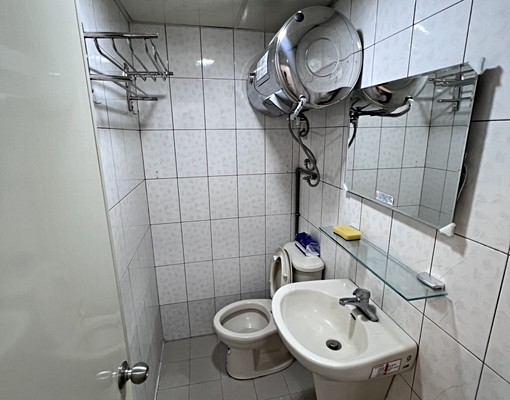 可租補~~真理大學旁超值美套房 - Image 3