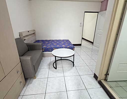 V..可雙租補..大套房有獨立客廳..大陽台 - Image 7