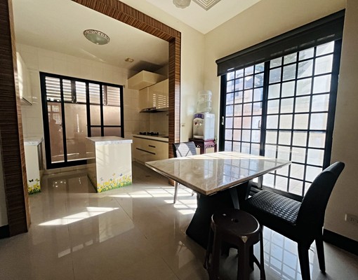 新光田輕屋齡透天丨附傢俱、可停3車丨租補戶籍🉑談丨🉑寵 - Image 1