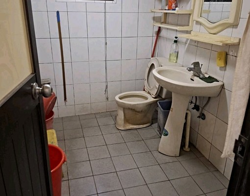 雅房4仟元含水電双人床有冷氣電自付進二苓漢民商圈捷運 - Image 6