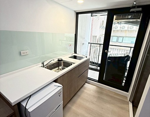 西區全新西區公益路台灣大道民權路赤鬼台水電可租補獨洗/獨曬 - Image 2