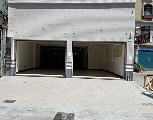 租-鳳山熱鬧地段臨20米大路/全新一樓大面寬黃金雙店面 - Image 2
