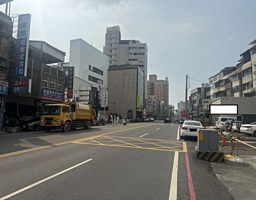 租-鳳山熱鬧地段臨20米大路/全新一樓大面寬黃金雙店面 - Image 8