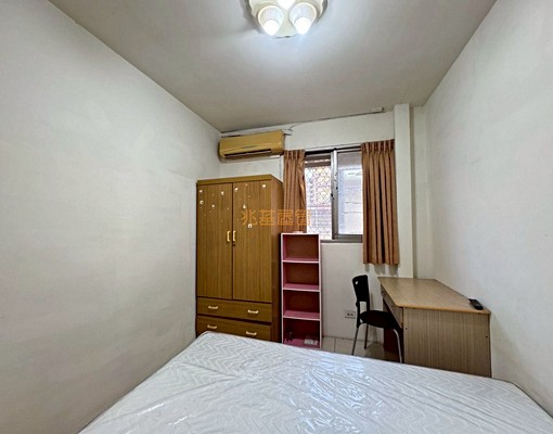 三重國小站旁仁愛街頂加水泥採光曬衣窗套房 - Image 3