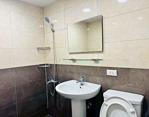 捷運五分鐘內~免爬樓梯~大套房(可申請租補~限女) - Image 8