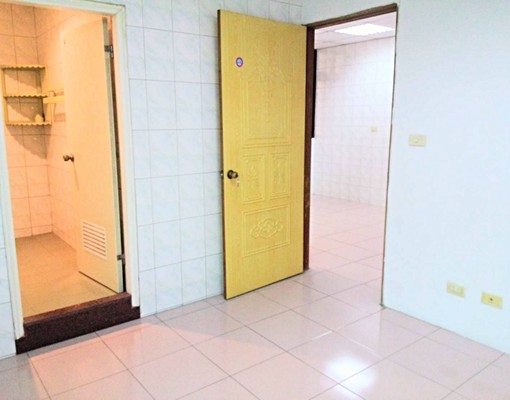 28坪室內大空間,房屋三面採光,三房二廳,二套衛浴、一陽台 - Image 5