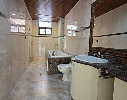 (租)北高雄熱鬧商圈/自由黃昏市場旁/大坪數黃金透店 - Image 11