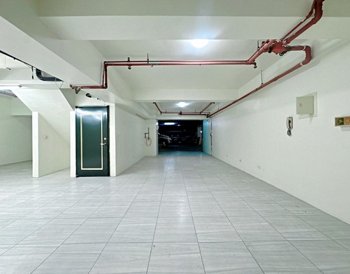 小閔推薦💖使用空間79坪🌟五權南路10米5雙店面旗艦店 - Image 8