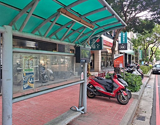 光明六路縣府正對面採光套房(屋主自租) - Image 9