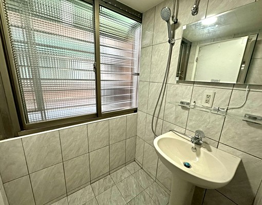 蘆洲🏠可租補可寵/全新裝潢採光通風獨洗曬/家具齊全/機能強 - Image 15