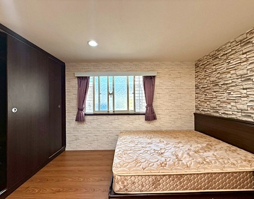 新莊🏠租補❤️雙門冰箱獨洗曬✨磁扣進出✅採光通風生活機能 - Image 2