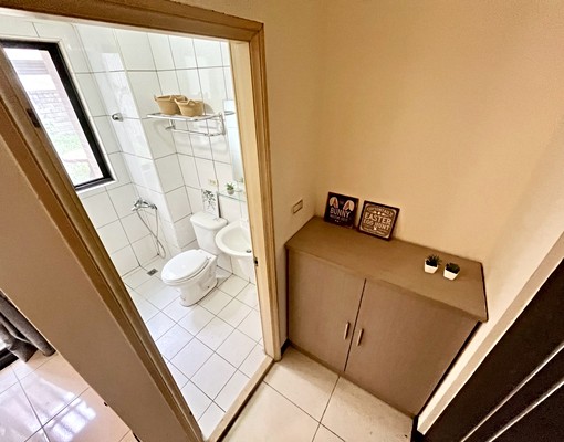 中台科大❤️可租補✨衛浴開窗✨陽台獨曬✨洗衣機✨室內機車位 - Image 3