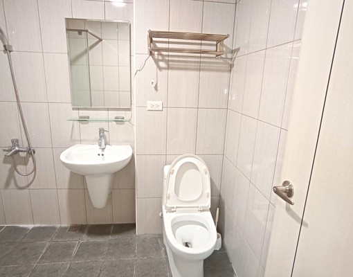 逢甲河南路漂亮宅出租(今日還有) - Image 7