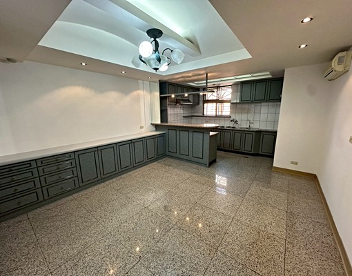 信義路/大四房大使用空間/一層兩戶/全新變頻冷暖冷氣/ - Image 2